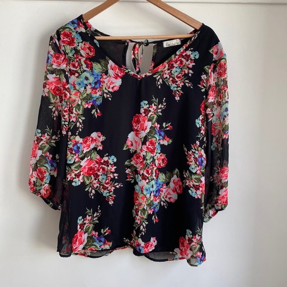 NWOT Floral Top - Picture 7 of 7